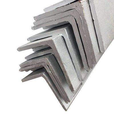 Toleranz ± 1% Hartes Oberflächenbeschichtung Perforierter L-Profil Galvanisierter Stahl gleicher oder ungleicher Winkel Barwinkel Eisen für 6m-12m Länge