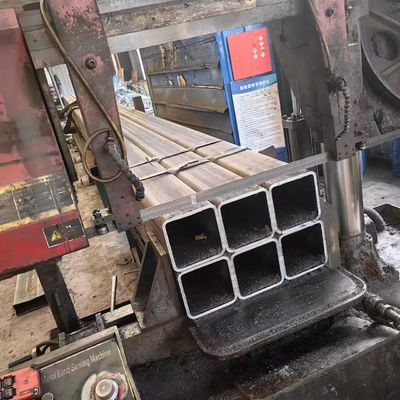 Kohlenstoffstruktur Leichte 24 Zoll 50 * 50 Stahl Quadratrohr St37 Stahl Rechteckrohrröhre Schwarz Quadratrohr Glatte Oberfläche