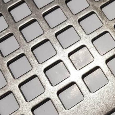 Edelstahl 304 409L Perforationsblech in 0,6 mm 0,8 mm 2 mm Dicke für angepasste Längen Industrieanwendungen