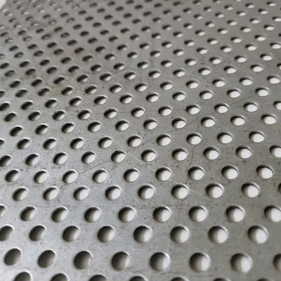 Edelstahl 304 409L Perforationsblech in 0,6 mm 0,8 mm 2 mm Dicke für angepasste Längen Industrieanwendungen