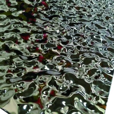 Maßgeschneiderte Breite 301L Grade Wassereisen Dekorative Edelstahlbleche Metallwandwand für Architekturdesign