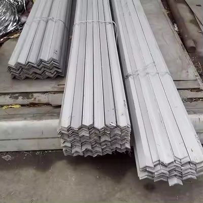 Gleichwertige Nichtlegierte ASTM S355 2 oz Rechteckige Edelstahl-Metallbar Schrankkammer Tischstuhl 63x63x5 Stahl mit Kerbe L-Form