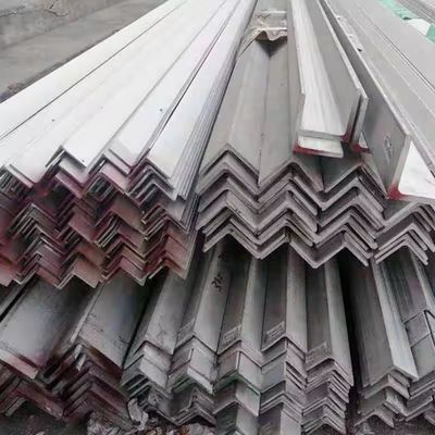 Gleichwertige Nichtlegierte ASTM S355 2 oz Rechteckige Edelstahl-Metallbar Schrankkammer Tischstuhl 63x63x5 Stahl mit Kerbe L-Form