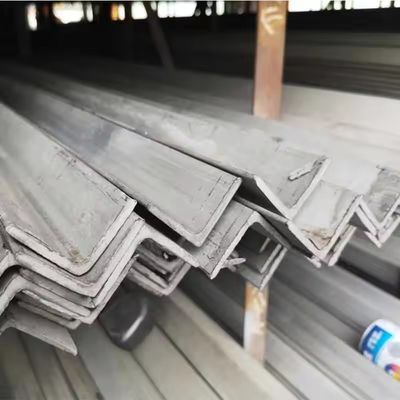 30x30x3 Galvanisierte Stahl Trockenwand Dünnmantel L-Winkel Bar Warmgewalzt Kaltgewalzt Gleichseitige Oberfläche Leichte Stahl Plain